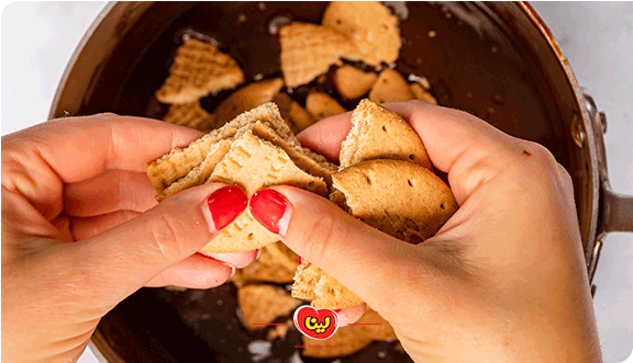 کیک شکلاتی با بیسکوئیت